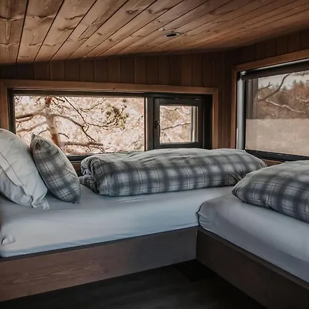Luxurious Tree Top Cabin By The Lake Holiday home *