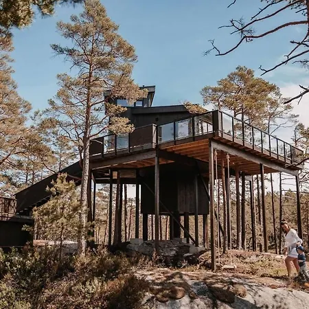 Holiday home Luxurious Tree Top Cabin By The Lake