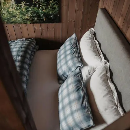 Luxurious Tree Top Cabin By The Lake